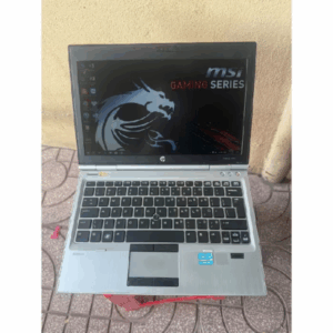 Laptop xách tay màu trắng